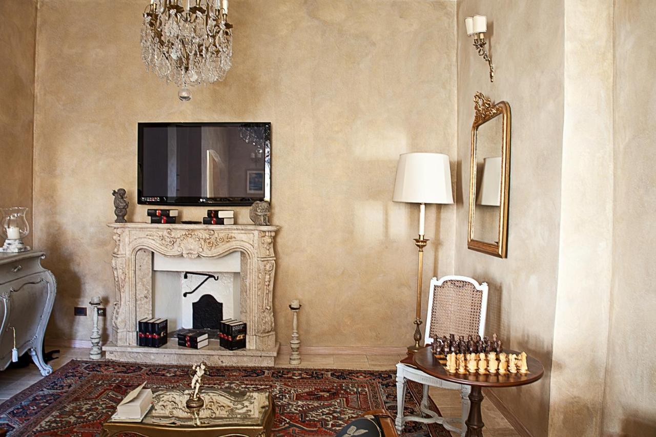 Hotel La Petite Maison เวียเรจโจ ภายนอก รูปภาพ