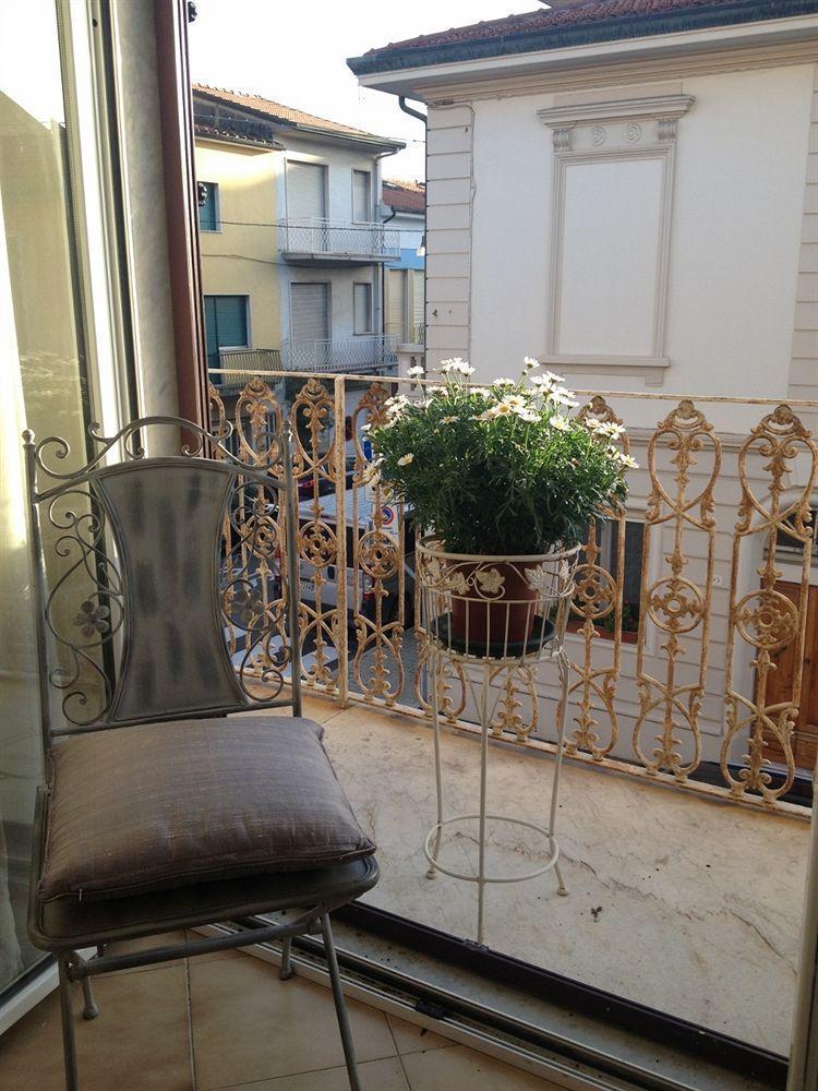 Hotel La Petite Maison เวียเรจโจ ภายนอก รูปภาพ