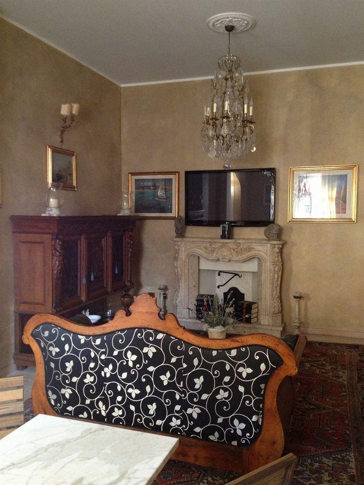 Hotel La Petite Maison เวียเรจโจ ภายนอก รูปภาพ