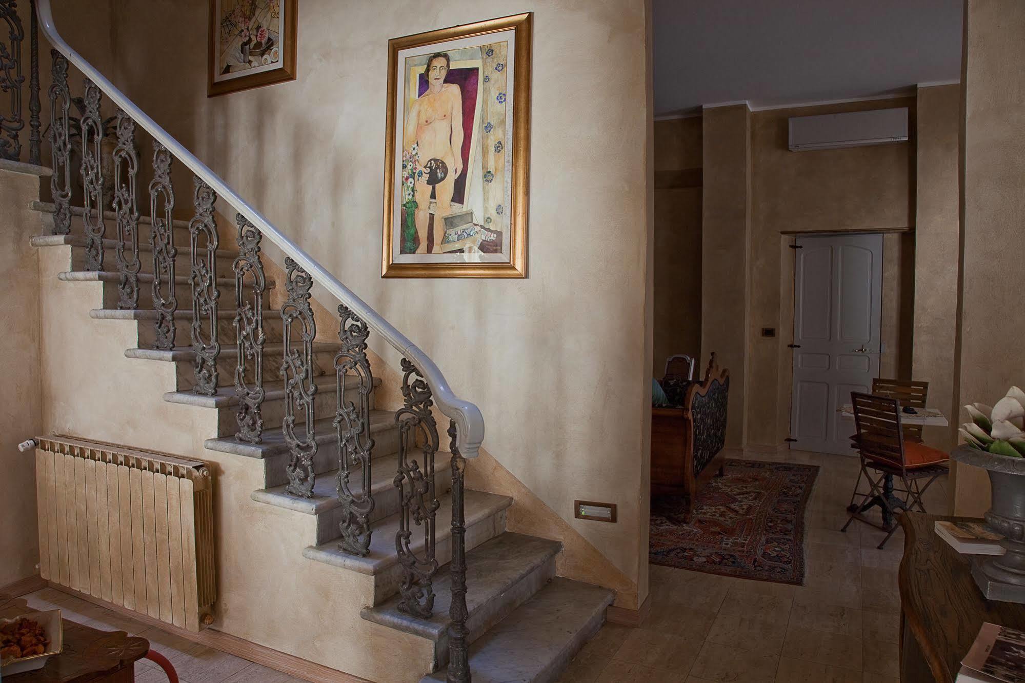 Hotel La Petite Maison เวียเรจโจ ภายนอก รูปภาพ