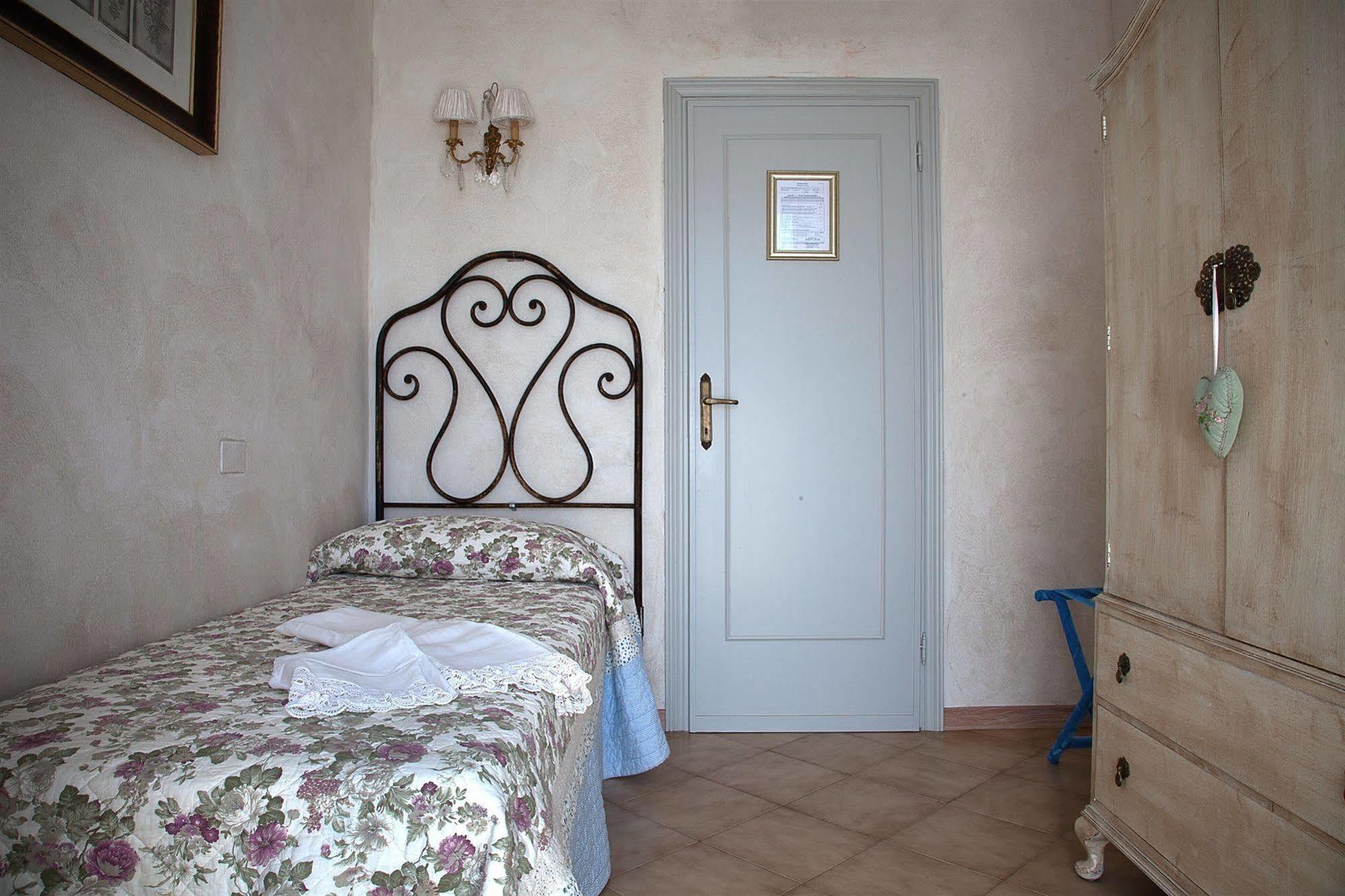 Hotel La Petite Maison เวียเรจโจ ภายนอก รูปภาพ