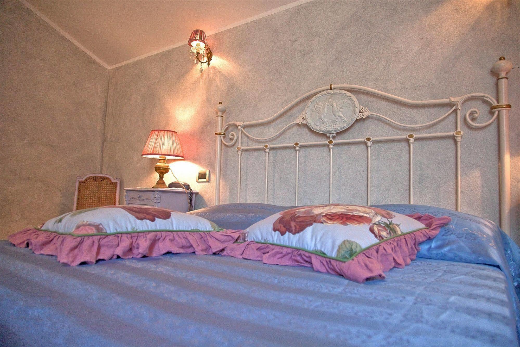 Hotel La Petite Maison เวียเรจโจ ภายนอก รูปภาพ