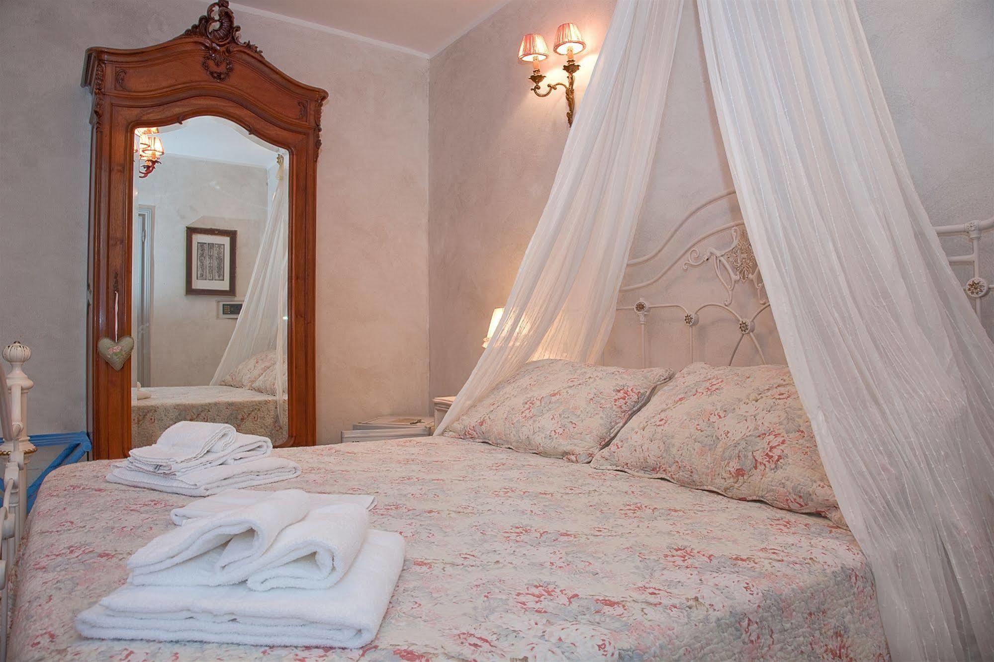 Hotel La Petite Maison เวียเรจโจ ภายนอก รูปภาพ