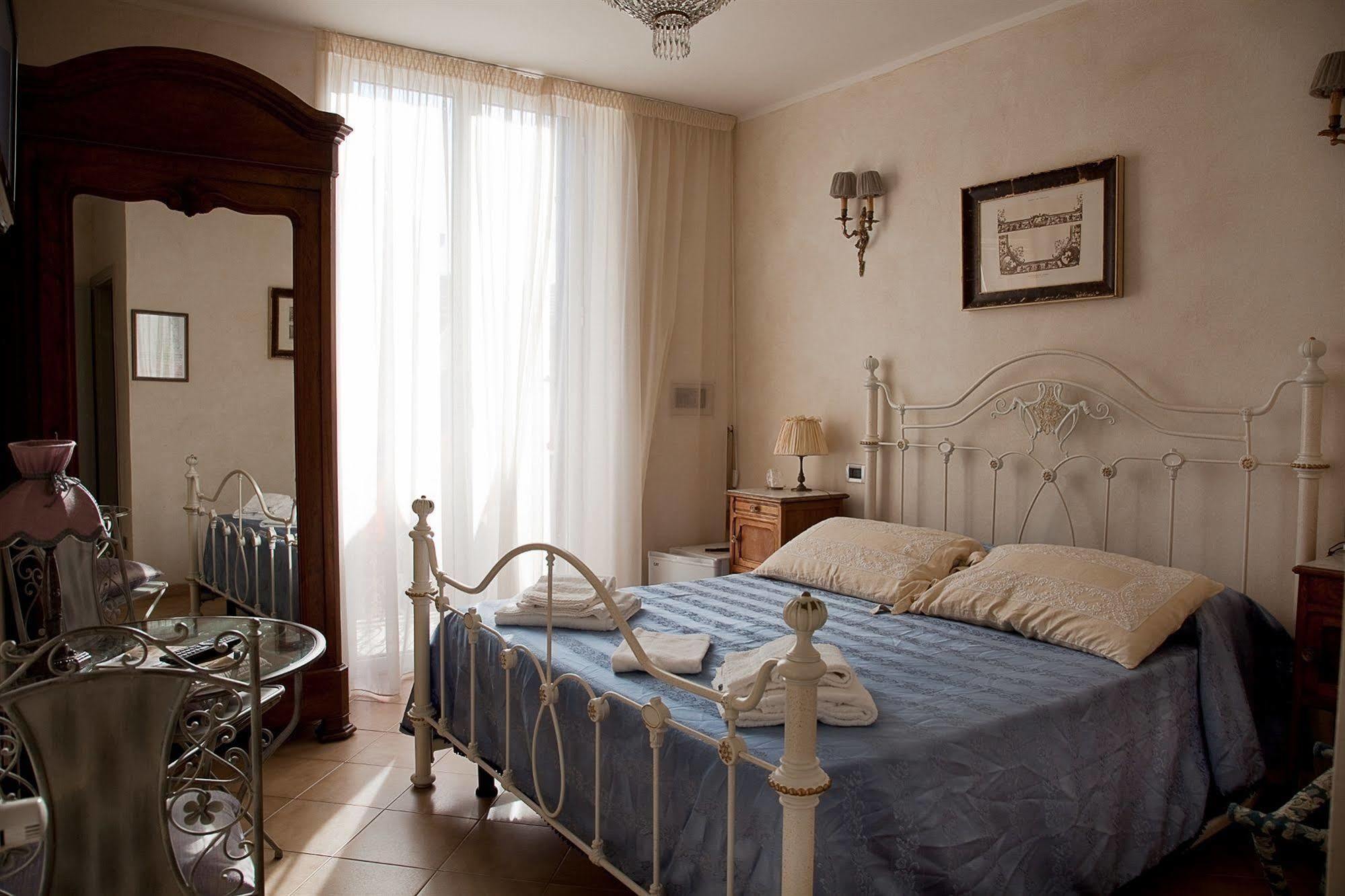 Hotel La Petite Maison เวียเรจโจ ภายนอก รูปภาพ