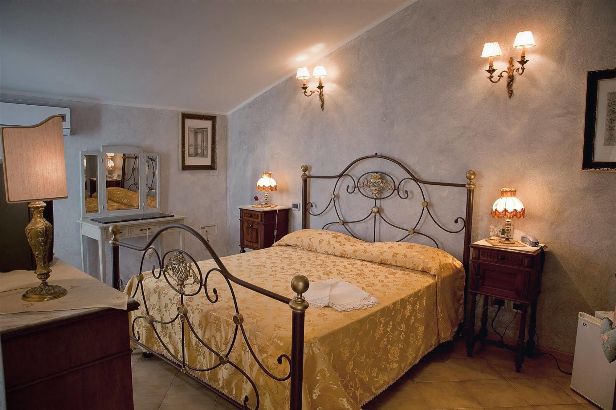 Hotel La Petite Maison เวียเรจโจ ภายนอก รูปภาพ
