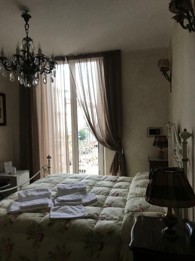 Hotel La Petite Maison เวียเรจโจ ภายนอก รูปภาพ